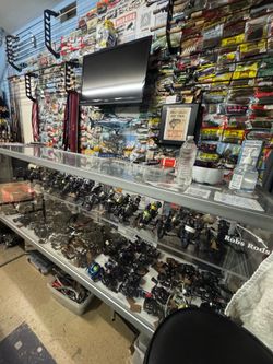 🐟Tons of salt and fresh water fishing gear. Good For bass trout tuna and more. 🎉