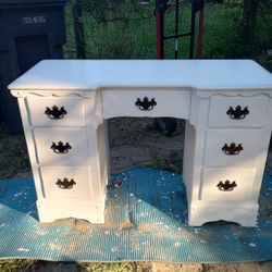 Solid Wood Desk  Recently Painted Asking $50 Delivery