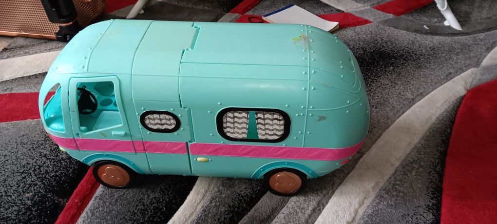 Lol Dolls Party Bus With All Accessories 