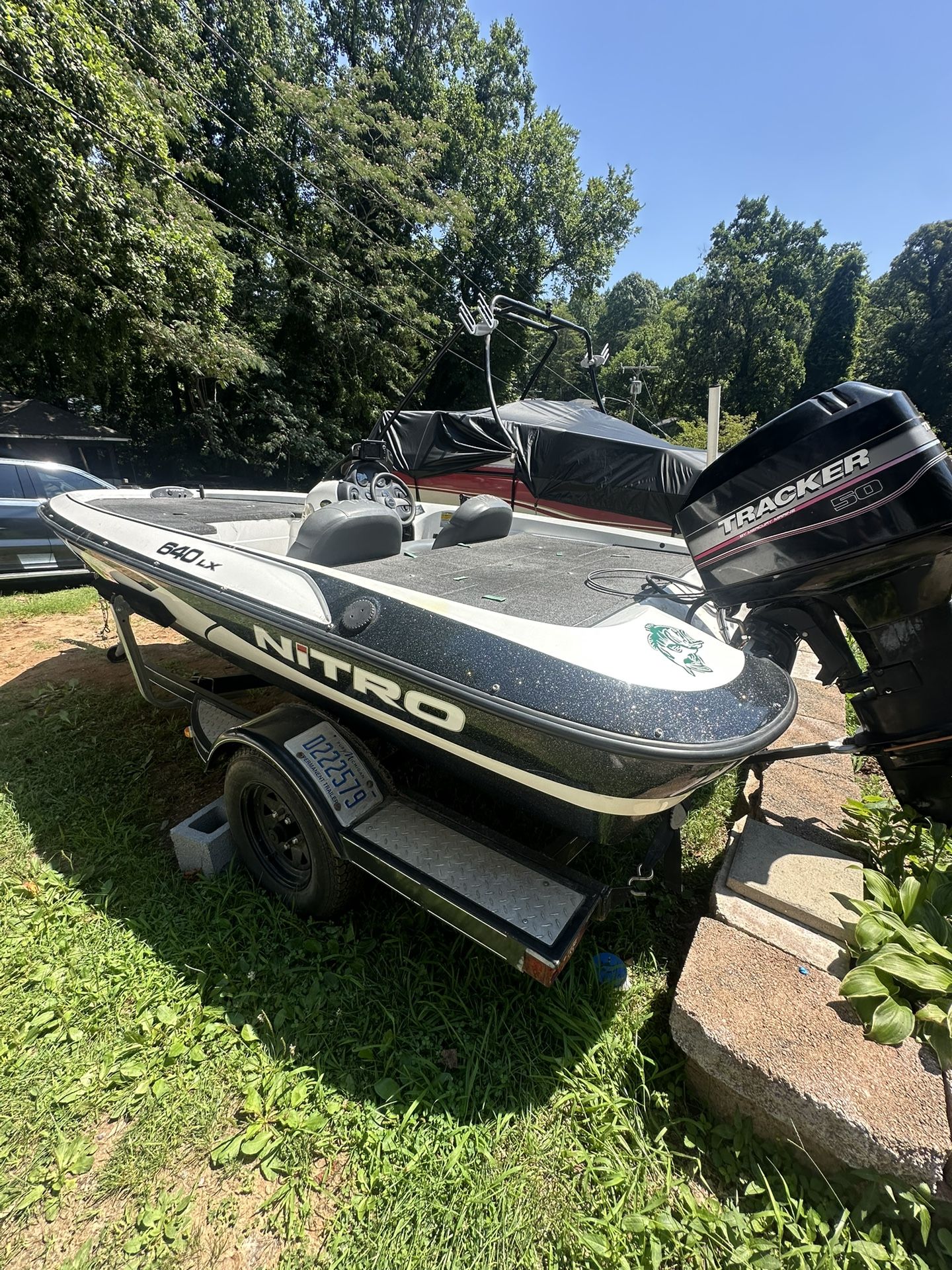 Nitro tracker Bass Boat