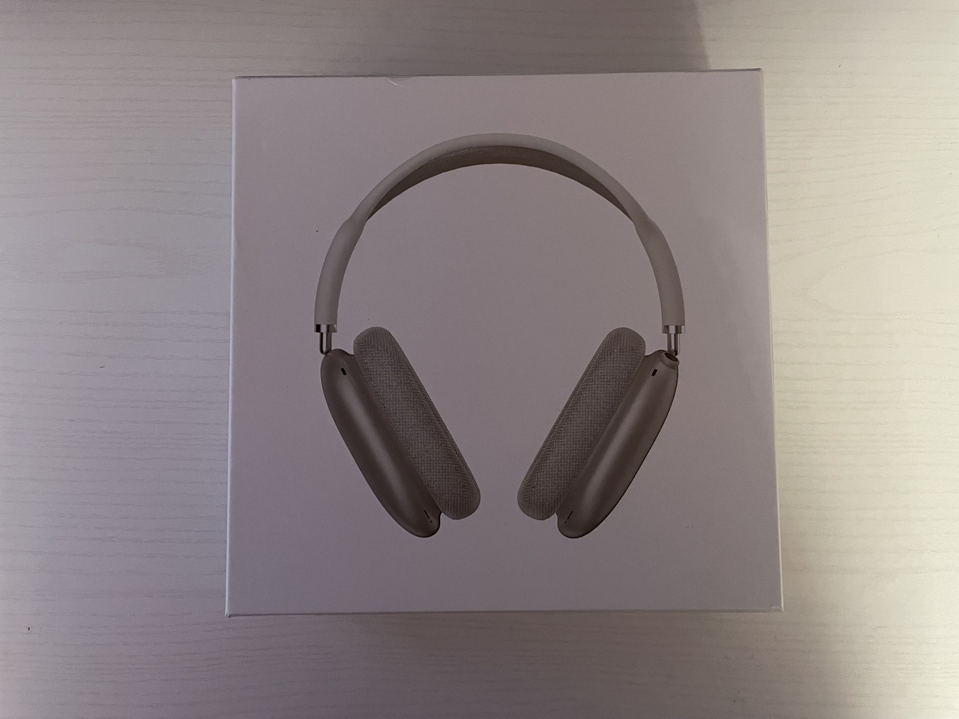 White Apple Airmax Headphones 