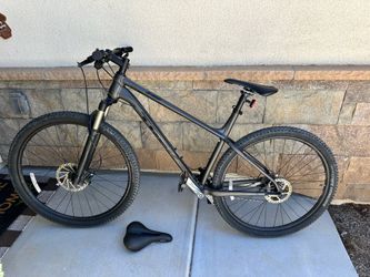 Trek Xcaliber 7 mountain bike (21.5in)