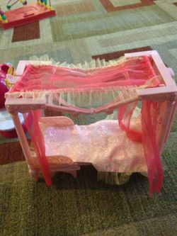 Barbie bed and queen 👸 chair