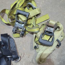 3 ratchet straps
 and 10 bungee cords