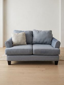 63.5Wx41D” Blue/Grey Loveseat Sofa w/ Accent Pillow 🛻🍂 Delivery Available 🛋️ CLEAN