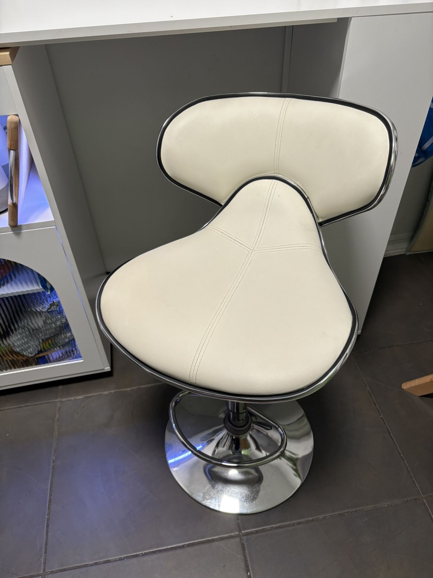 Bar Stool / Chair / High Chair / Seat