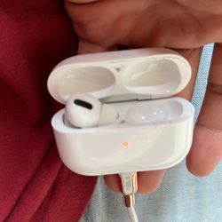 Apple Air Pod With Case And Charger 