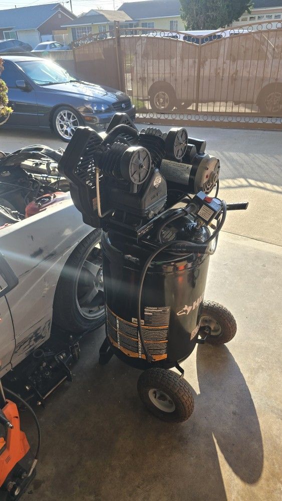 30 Gallon Husky air Compressor 