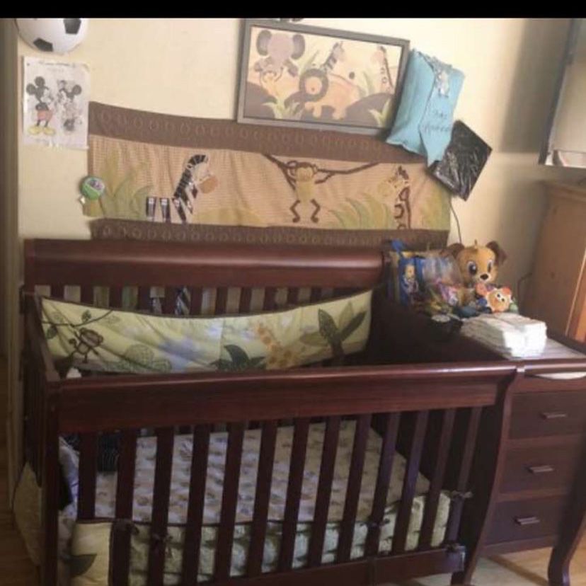 Crib with 3 drawer changing table***FREE***FREE***