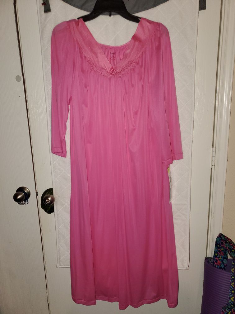 New ladies pink nightgown sz M