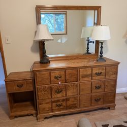 Light Brown Wooden Wood Dresser Nightstand Mirror Lamps Vintage