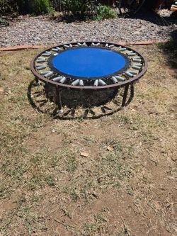 Mini trampoline folds