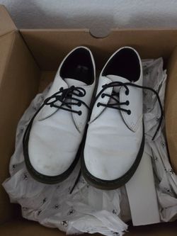 Dr Marten Girls shoes size 5 US