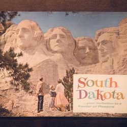 Vintage 1960s South Dakota Color Photos/Attractions/Culture Souvenir Booklet GC