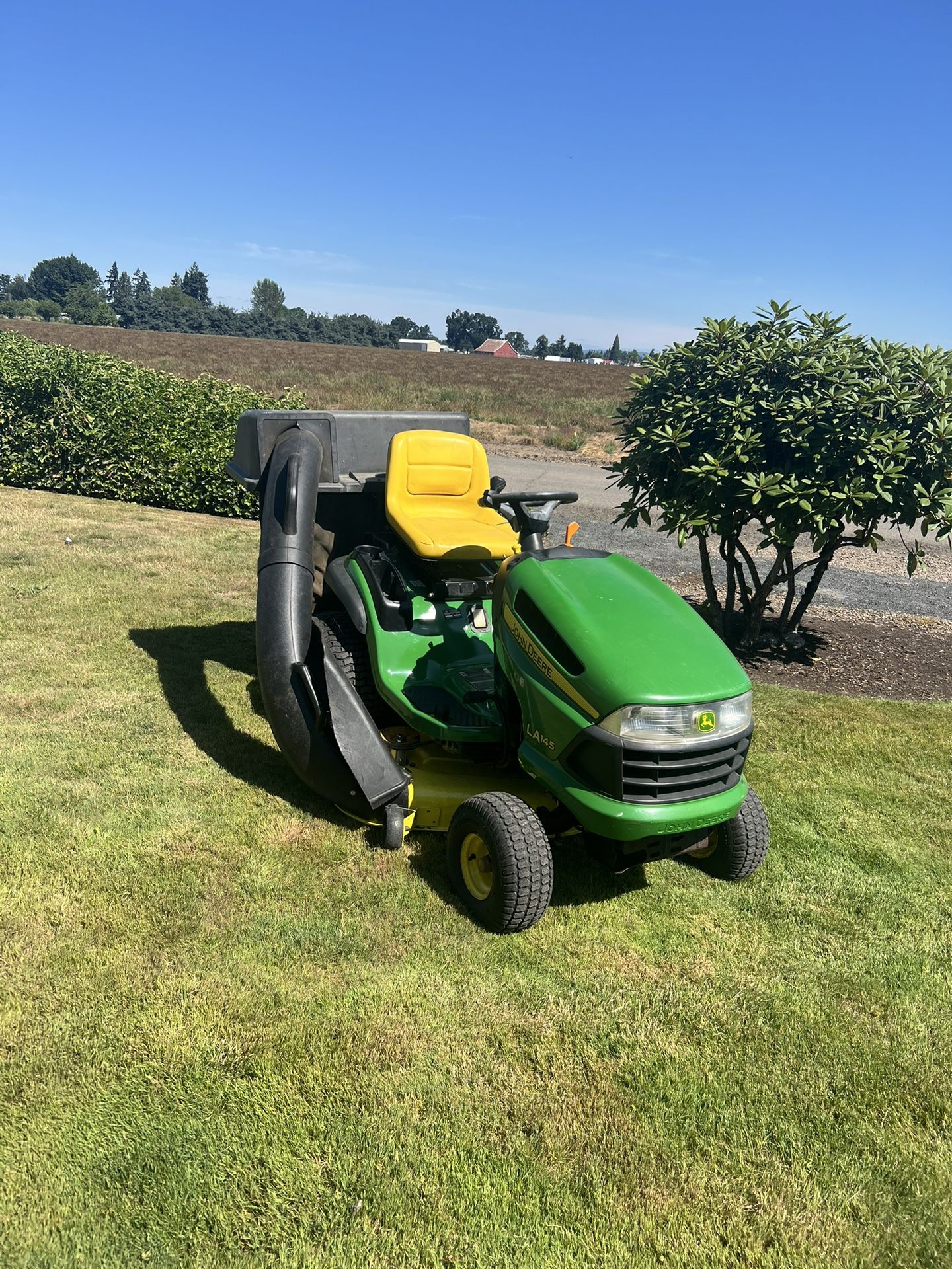 John Deere LA145 Riding Lawn Mower With Bagger