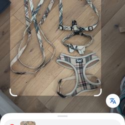 PUPTECH MEDIUM TO SMALL (2) DOG HARNESSES, (2) LEASHES, (1) BOW TIE