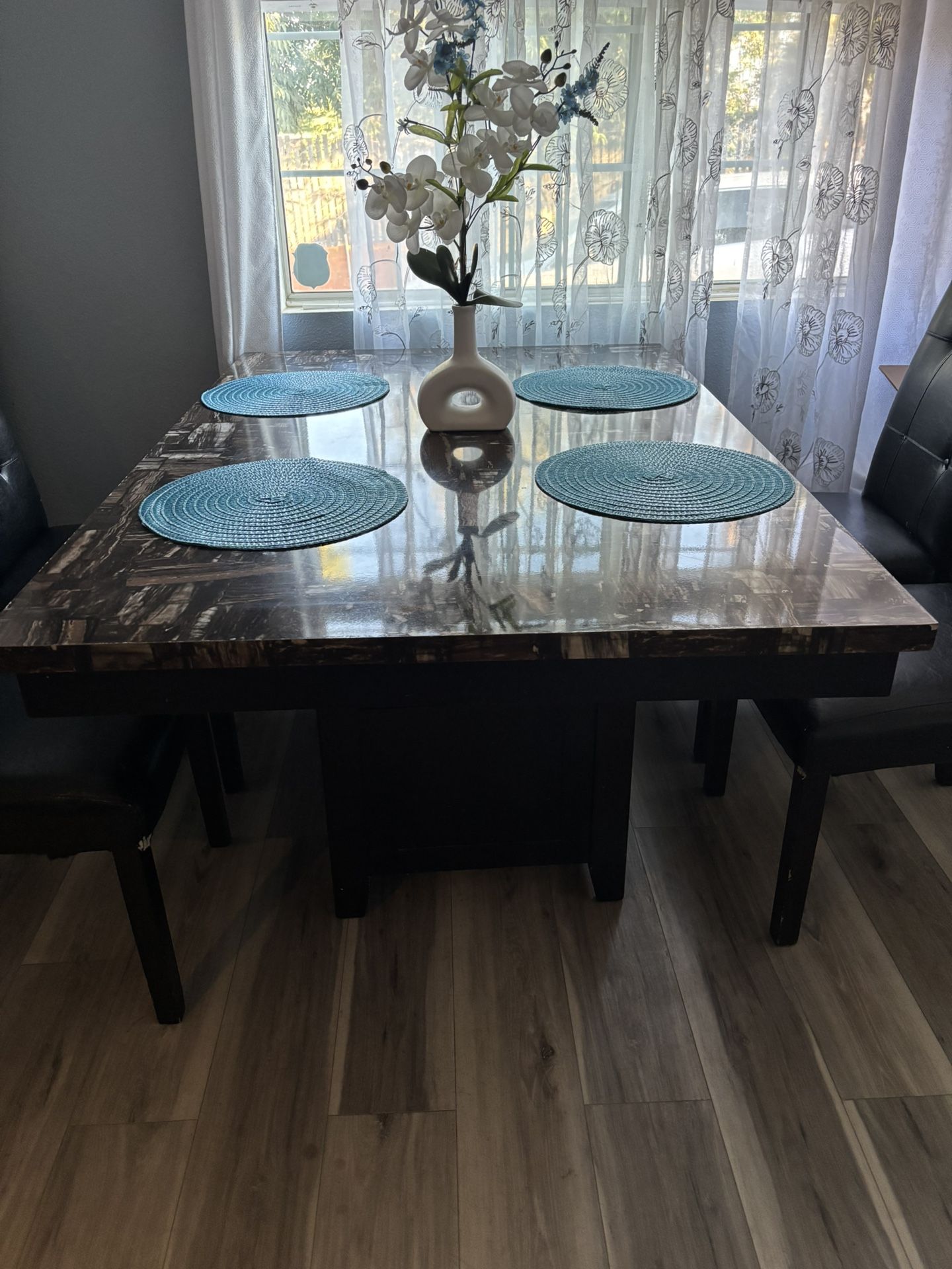 Dinning Table