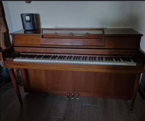 DACBERT Upright Piano