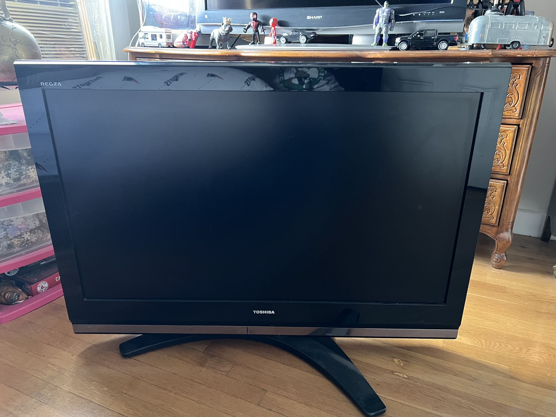 TOSHIBA 42” T.V