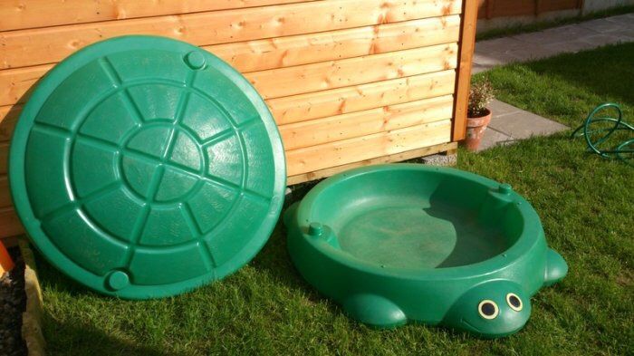Turtle sand box