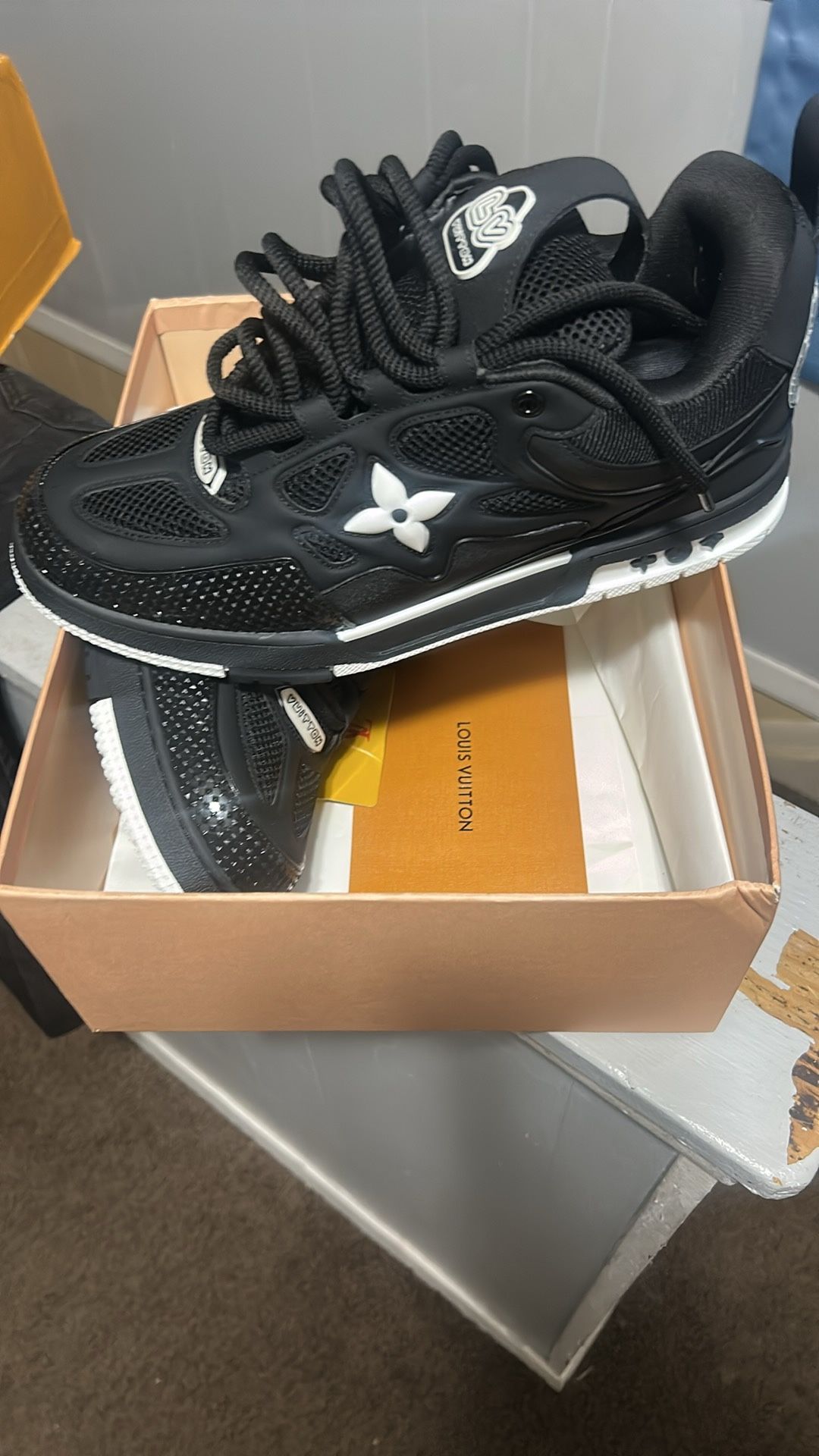 LV SKATES (CHECK DESCRIPTION)