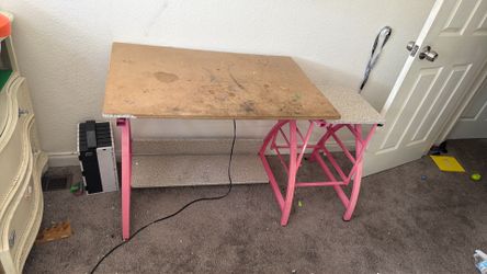 Tilting art desk