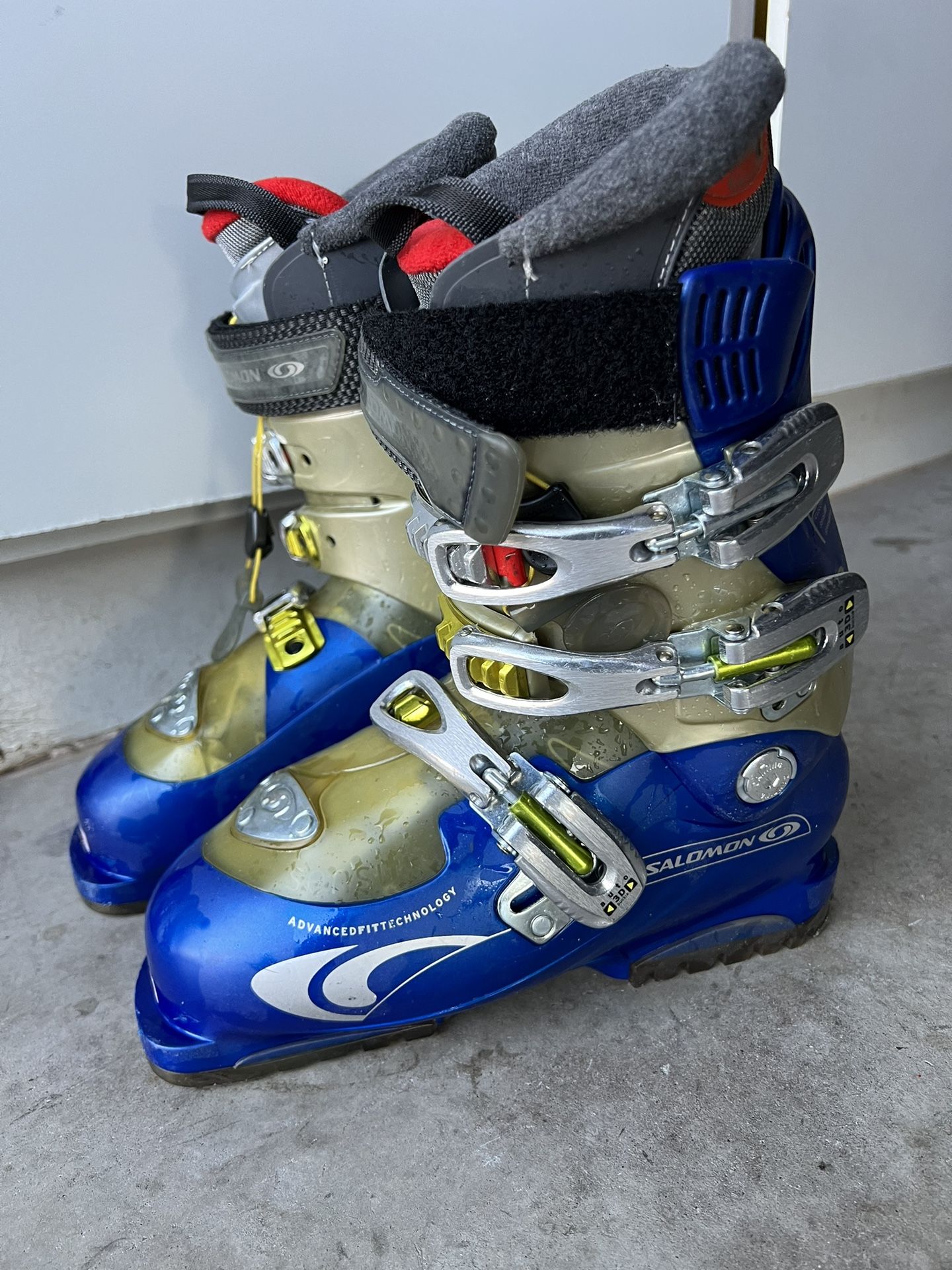 Salomon Ski Boots women size 7 