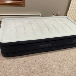 Saris bike carrier - handles up to 5 bikes