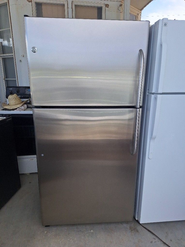 GE Stainless Steel Top & Bottom Refrigerator 