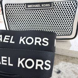 Michael kors ..Crossbody Purse