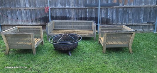 3 Pisces patio set