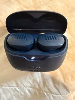 JBL True Wireless Earbuds with Charging Case