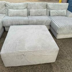 Titan Ultra Plush Comfort Gel 3 Piece Sectional
Like new 