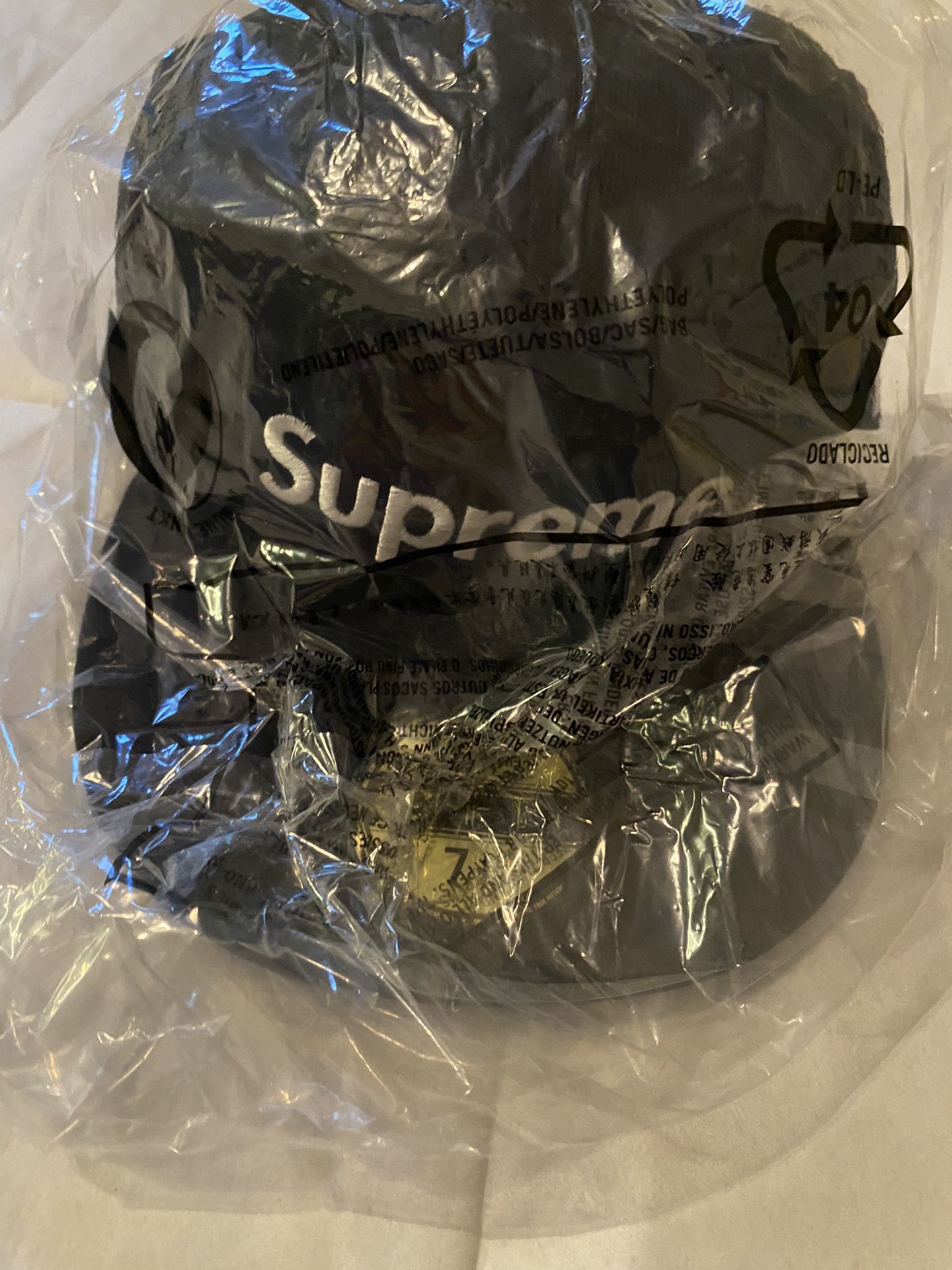 BRAND NEW SUPREME/NEW ERA ”NY YANKEE BOX LOGO NAVY” FITTED FOR SALE!!! SIZE 7/14 $80