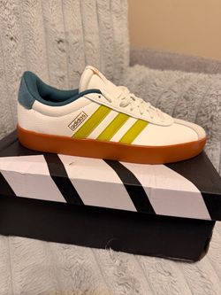 Adidas Low-Top Sneakers White Yellow Gum Sole
