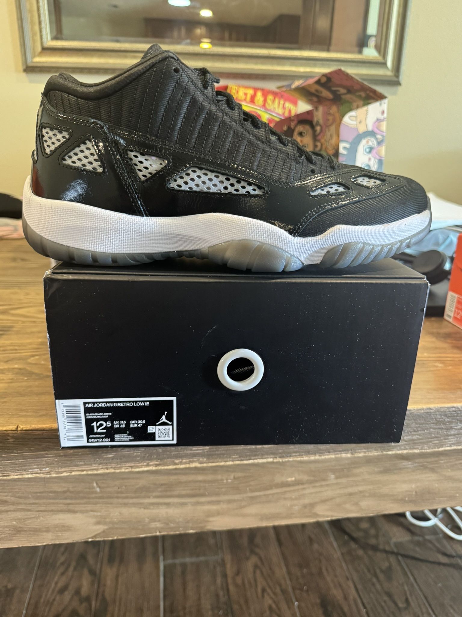 Jordan 11 IE low - Size 12.5