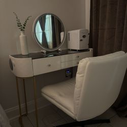 Makeup Vanity With Mirror And Chair 