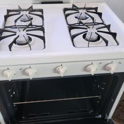 Magic Chef Stove Very Clean Semi New Works Exelent 