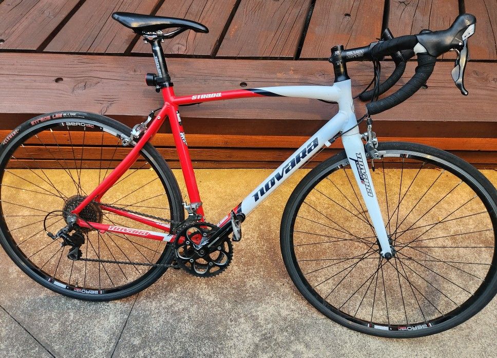 NOVARA Strada Road Bike - Shimano 105