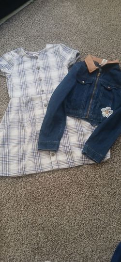 Selling a girl's dress with a jacket in very good condition.