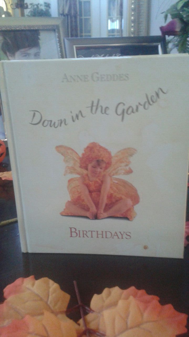 ANNE GEDDES DOWN IN THE GARDEN
