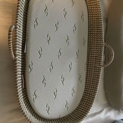 Baby Portable Changer & Snuggle me