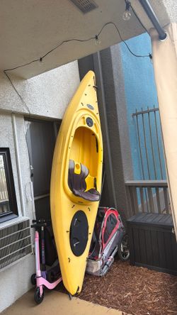 Equinox kayak with paddles