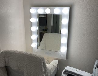 Vanity mirror