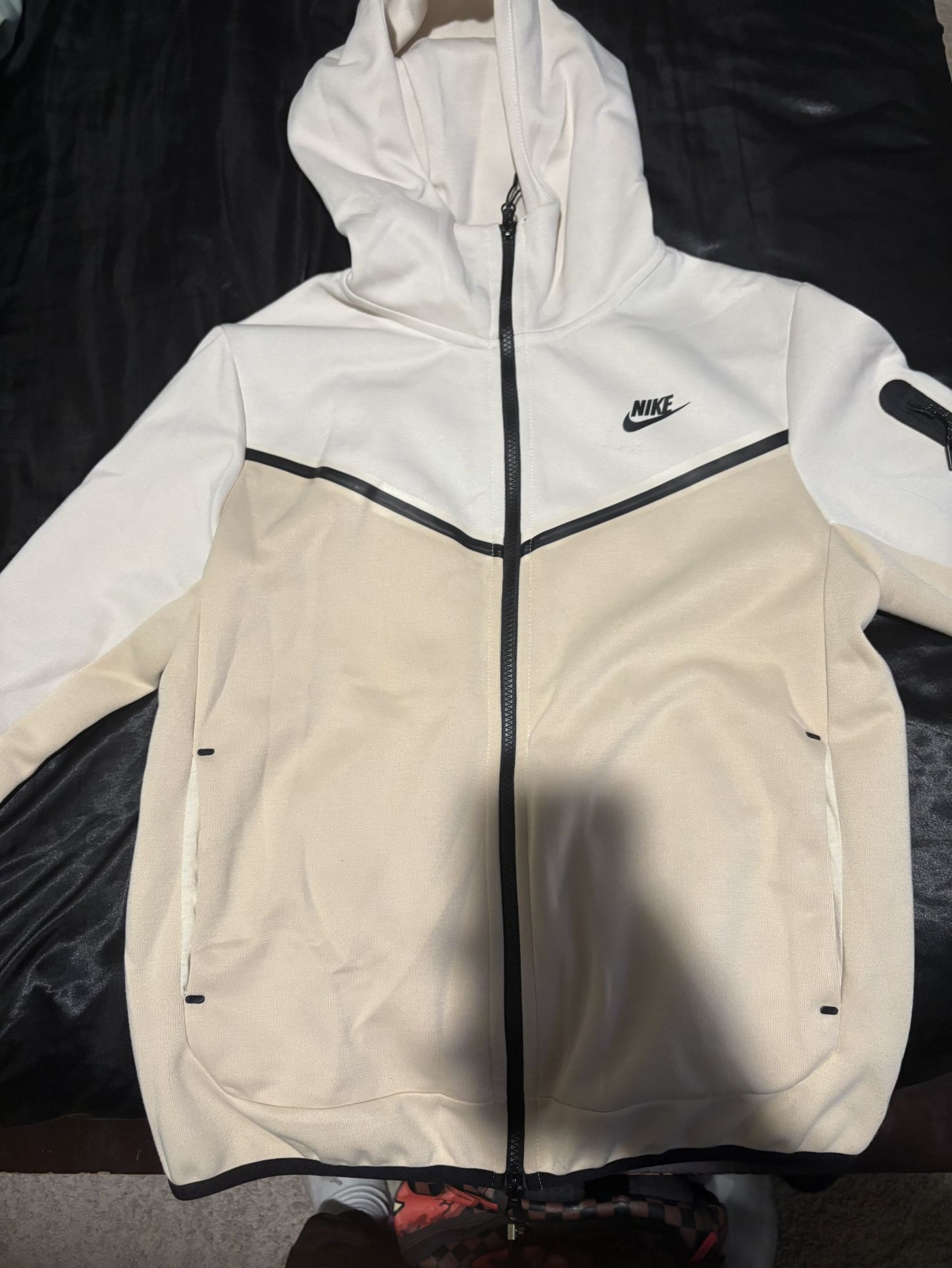 Nike Tech Cream/White