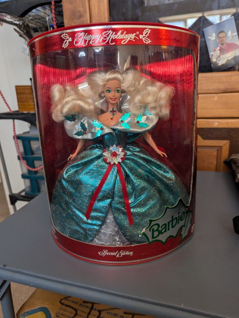 1995 Holiday Barbie never been opened