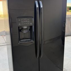 REFRIGERATOR GE BLACK COLOR