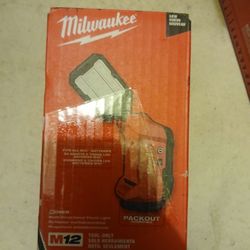 Milwaukee M12 ROVER Multi-Directional Flood Light w/ PACKOUT Compatibility