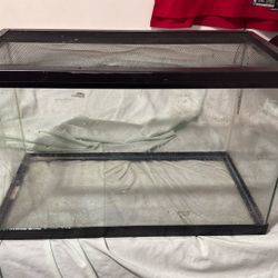 10 Gallon Tank With Screen Lid(screen Lid Has A Tiny Hole)