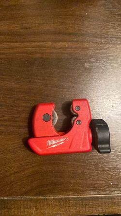 MILWAUKEE MINIATURE PIPE CUTTER